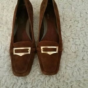Suede Anne klein dress shoes sz 7